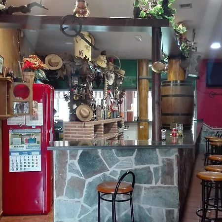 Hostal La Aldaba Hotel Montearagon Екстериор снимка