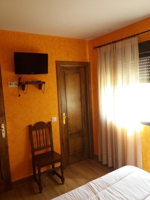 Hostal La Aldaba Hotel Montearagon Екстериор снимка