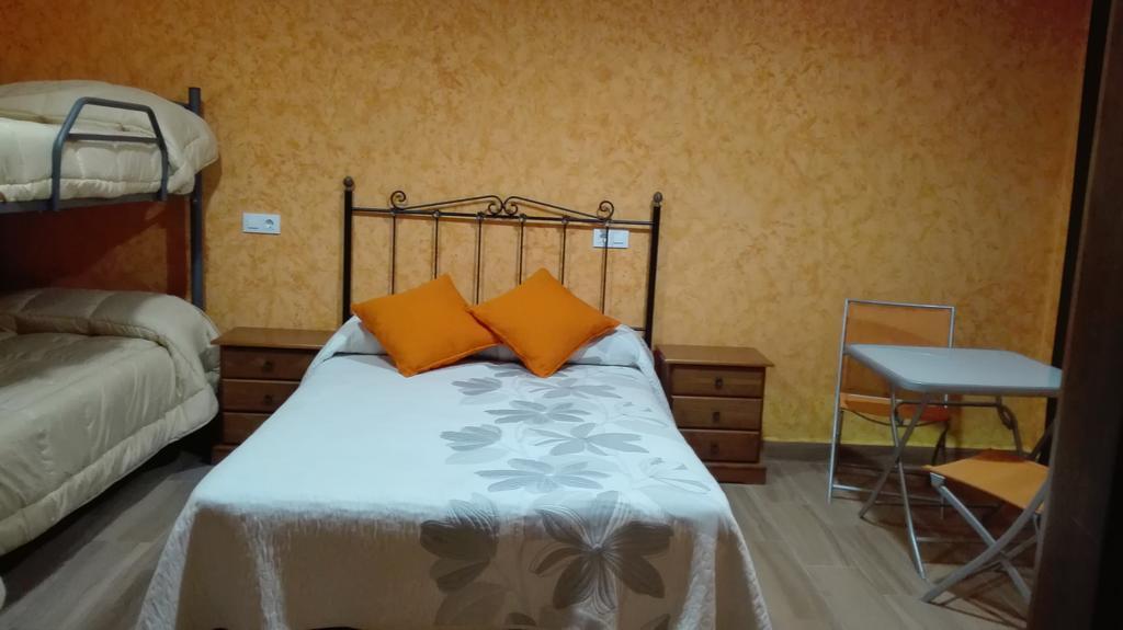 Hostal La Aldaba Hotel Montearagon Екстериор снимка