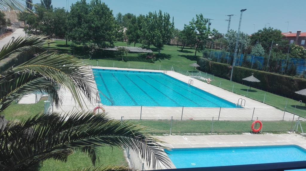 Hostal La Aldaba Hotel Montearagon Екстериор снимка