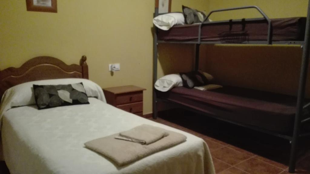 Hostal La Aldaba Hotel Montearagon Екстериор снимка