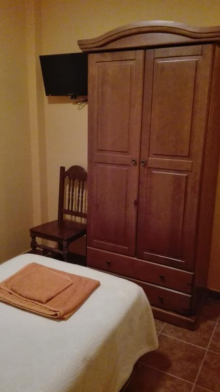 Hostal La Aldaba Hotel Montearagon Екстериор снимка