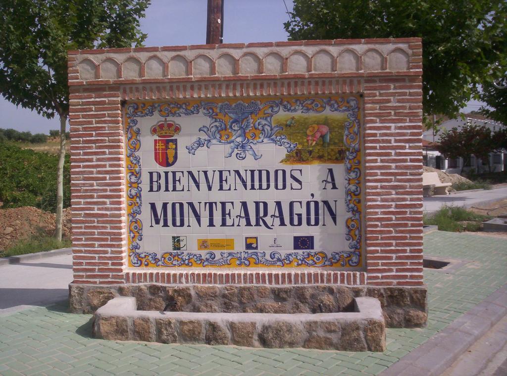 Hostal La Aldaba Hotel Montearagon Екстериор снимка