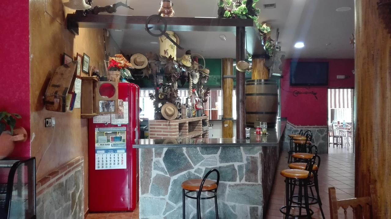 Hostal La Aldaba Hotel Montearagon Екстериор снимка