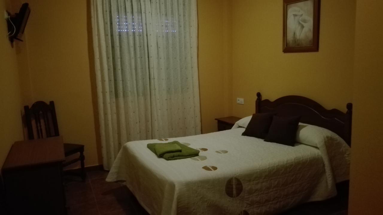Hostal La Aldaba Hotel Montearagon Екстериор снимка