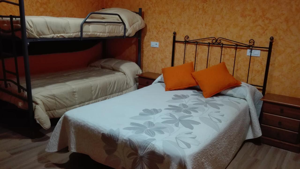 Hostal La Aldaba Hotel Montearagon Екстериор снимка